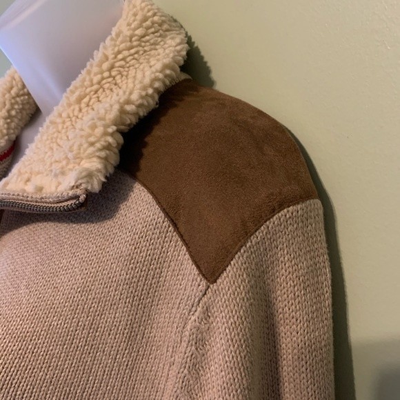 Tommy Hilfiger V-Neck Pullover, Size Medium - Picture 3 of 6